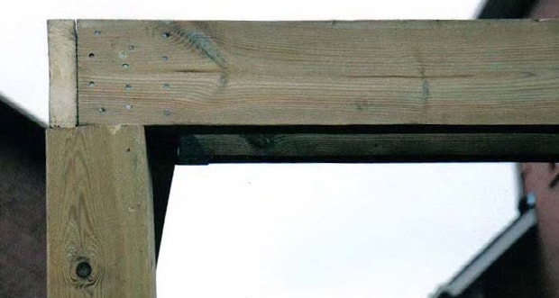 Beams attached to a notched post for a more aesthetically pleasing look.