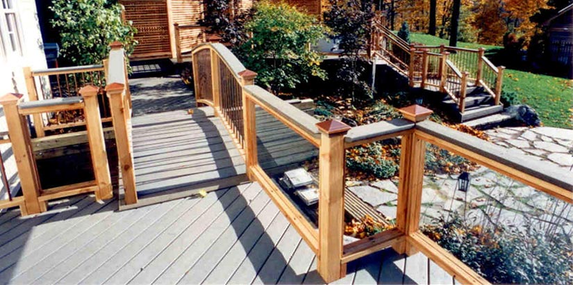 An arched bridge between 2 decks.