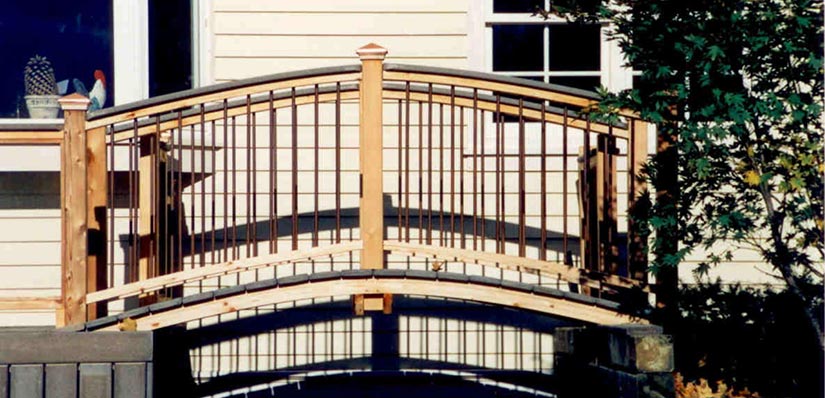An arched bridge between 2 decks.
